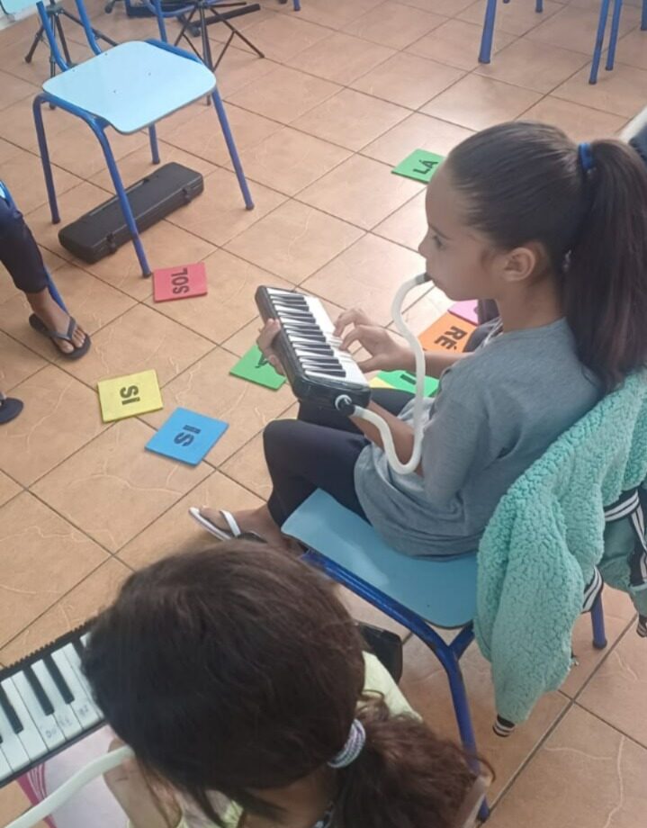 Musicalização com escaleta! 🎶🛩️