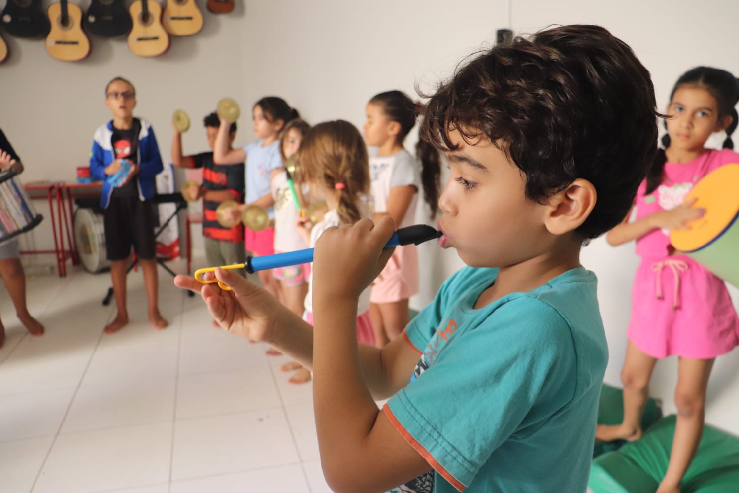 Batuques, ritmos e aprendizado: a música que movimenta.